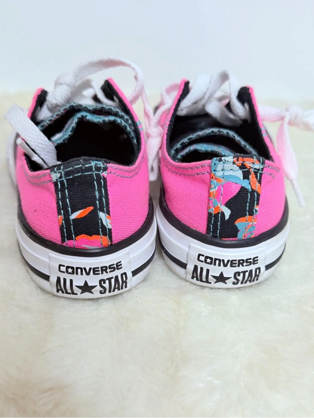Converse Kids Low-Top Canvas Sneakers in Neon Pink and Black size 12 youth
